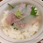 176319948 - 「ミニ丼セット」の地魚（カマス）