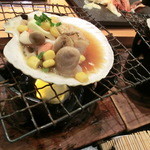寿司の美登利 - ホタテの浜焼きは、卓上で焼きます