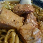 らーめん こじろう - デカいブロック豚がゴロゴロ！