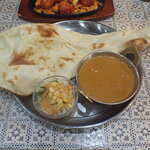 インド料理 ニサン - ナン・サラダ・チキンカレー