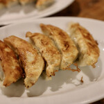 餃子とスパークリング バブルス - 焼き餃子