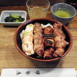 伊勢廣 京橋本店 - ４本焼鳥丼です。
