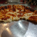 Pizza Sun Okinawa - ピザ生地はモチモチ系でボリュームあり