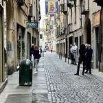 Cantine Barbaroux - Via Giuseppe Garibaldi を進むと