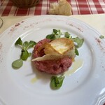 Cantine Barbaroux - ナイフで刻んだピエモンテ牛の仔牛生肉。ミンチ機ではない歯触りが絶妙。サイコー！！！！！