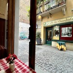 Cantine Barbaroux - オーナーが窓側の席に案内してくれた