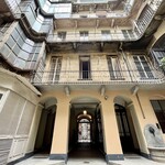 Cantine Barbaroux - パティオから見上げる