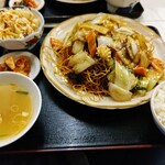 台湾料理 味鮮園 - あんかけバリそば定食 990円