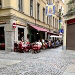 Cantine Barbaroux - 店を後にするとテラス席にたくさんの客