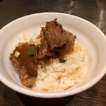 焼肉 琉宮苑 - 和牛出汁の釜炊きご飯 サーロインの焼きしゃぶ添え