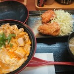 Karayama - 親子丼セット ご飯大盛無料 825円(税込)