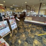 とん八 - 店内