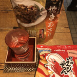 麹町いづみや しろ - ⑧栄光富士 菫露 威吹 純米大吟醸無ろ過生原酒、カルビーかっぱえびせん、なとり焼きあさり