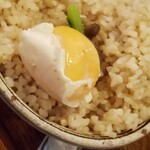 味噌めしや まるたま - 味噌汁のなかに半熟玉子!ポーチドエッグになってた!