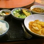 永華楼飯店 - イカと小海老のチリソース煮定食
            
            