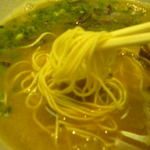 Ramenkoike - 麺はこんな感じ、極細麺だ。