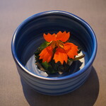 プレゼンテ スギ - 雷魚と陸わかめをスープで火入れ　千葉の柑橘、香取のごま油で味付け