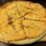 ウルフギャング・パック カフェ - スモークサーモンピザ