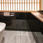 Sushi Takumi - 清潔感のあるお手洗いは女性のお客様からも好評！