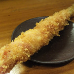 大阪串かつ てん家わん屋 - 「極太アスパラベーコン」：全長20ｃｍ以上ある、極太アスパラが濃厚ベーコンの旨みに縁取られて、痛快♪