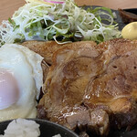 マルフク食堂 - チャーシューは2枚