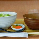 小さな食堂 ヒロ - 海老玉子とじ丼 (税込)550円 ※正面から (2022.06.02)