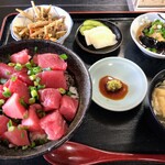 食事処 大江戸 - マグロブツ丼 900円