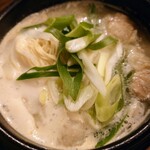 8910 - 令和4年6月
白ホルモンラーメン 950円