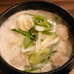 8910 - 令和4年6月
白ホルモンラーメン 950円