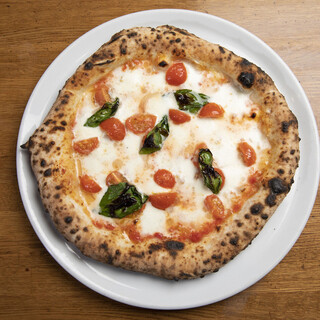 Wood-fired pizza and special Italian cuisine