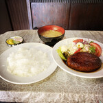 ホクシンケン食堂 - 料理写真:ハンバーグライス。750円。