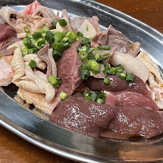 The signboard menu item, Grilled offal, is a must-try! The main store's popular menu is also available♪