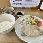 CAFE 883 - ガリバタトンテキ（150g）
                        ご飯・お味噌汁付き
                        この日は夜予定がありましたからご飯は少なめにしてもらいました。