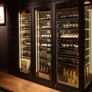 豊富に取り揃えられた“至極の厳選ワイン”たち・・・