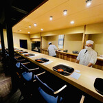 富小路 やま岸 - ◎カウンター席は今年も来年も予約で満席だとか⁈