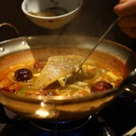 酒と女と鶏と麺 - フカヒレは葦切鮫の姿身になります。
