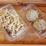 トラキチ - 　　カレー味のマカロニサラダ　　　ポテトサラダ