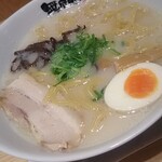 越後秘蔵麺 無尽蔵 - 「豚骨塩らーめん」着丼＼(^o^)／