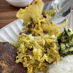 イエロームング - キャベツとたまごのペッパーフライ