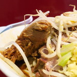 ラーメン二郎 - 豚の厚み