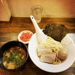 麺屋 承太郎 - 白金つけ麺。全部のせ！1180円くらい。