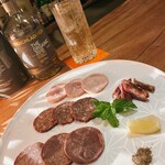 ORGANIC BAR MILI - 京都美山町のジビエ鹿ハム・鹿サラミ、京鶏ハム？2週間低温熟成豚のスモークの盛り合わせがリニューアルしました