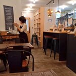 カフェ アチャ - 先客が席を立った後、店内写真をパシャリ。