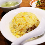 華味 - 一口目で感じる旨味がすごい！ 刻みチャーシューの旨味だろうか、調味料の妙だろうか