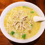 華味 - 酸菜肉糸湯麺、ザワークラウトと豚肉の煮込みそば（￥960）。これは絶品！