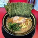 熊田家 - ラーメン750円麺硬め。海苔増し100円。