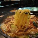 中華酒膳 幸龍 - （2013/2月）「肉野菜入り黒酢ソバ」の麺