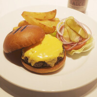 ベンジャミンステーキハウス 東京ガーデンテラス紀尾井町 - 平日ランチセットメニュー(2970円・サ別)のベンジャミンバーガー