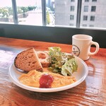 Q CAFE by Royal Garden Cafe - オムレツセット600円(税込)