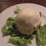 麦酔亭 - 丸ごとトマトとツナのサラダ(630円)